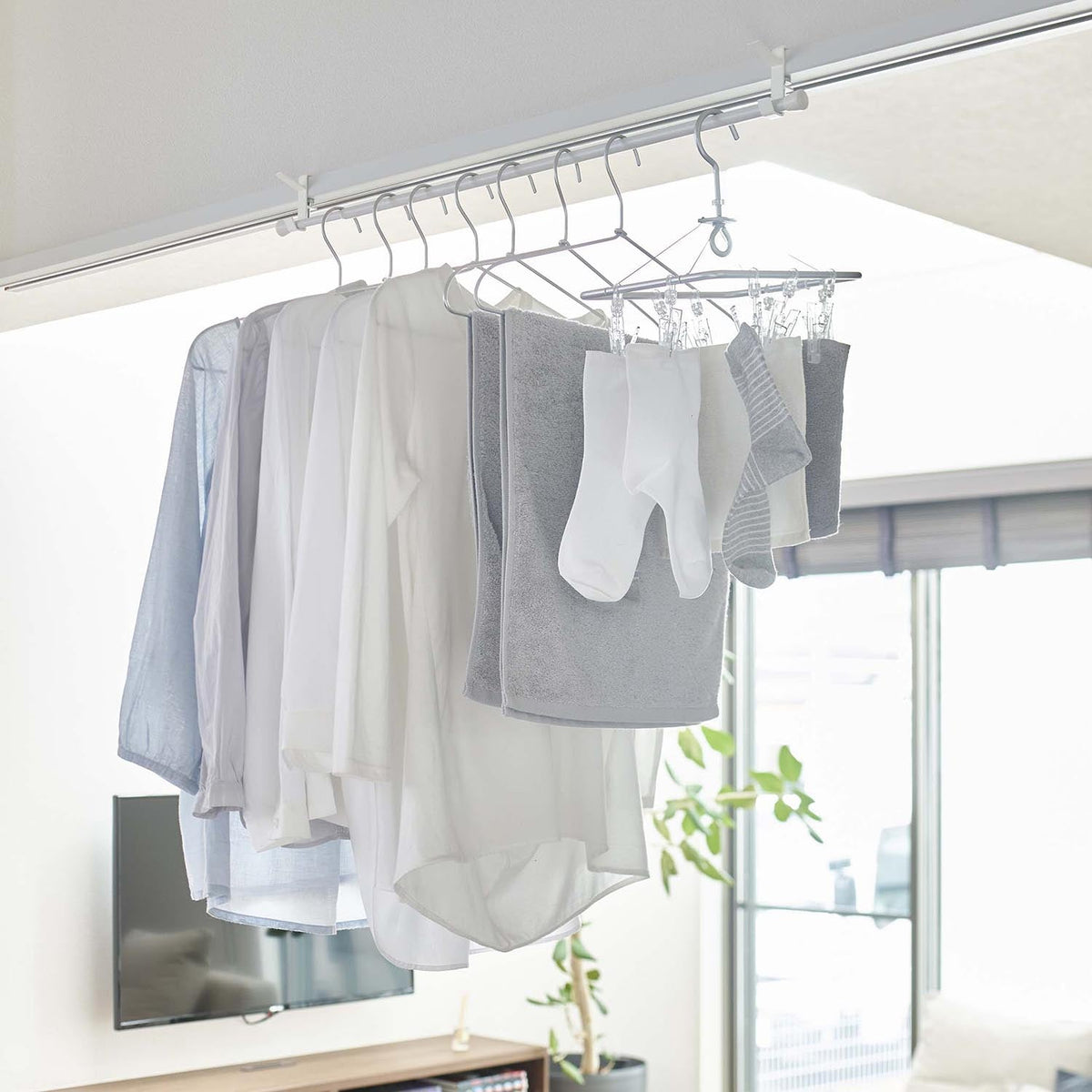 Yamazaki Tower Indoor Drying Hooks Set of 2, Set of 2 Hooks for a Wooden Frame That Hold Your Own Pole up to 1.5 cm Thick for Extra Indoor Drying Space, Holds 6 kg, Hex Key Included, 1.5 x 5.5 x 7 cm each and 100 g, White or Black
