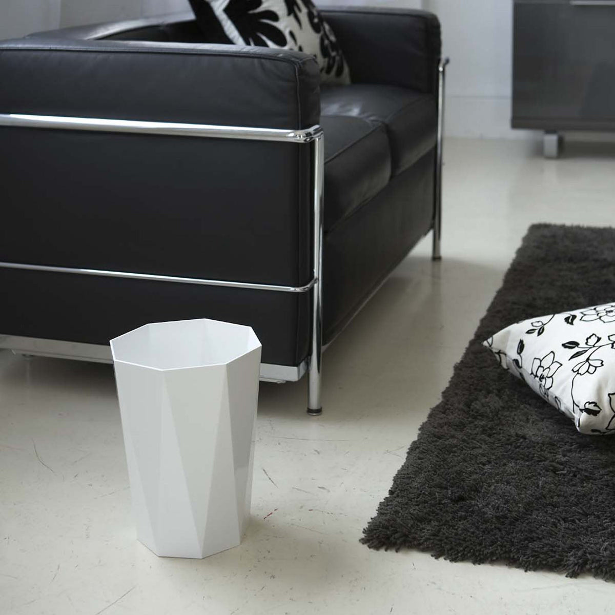 Yamazaki Diamond Trash Can 8 L, Compact 8 L Trash Can With a Diamond-Cut Look That Brightens the Room and Fits Anywhere, 21 cm Square, Heat Safe to 90 C, 21 x 21 x 30 cm and 640 g, White or Black