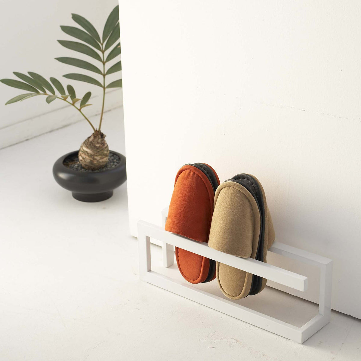 Yamazaki Line Slim Slipper Rack for Four Pairs, Slim Open Steel Rack that Stands Four Pairs of Slippers at an Entrance or in a Living Room, 42 x 10.5 x 14 cm and 750 g, White or Black