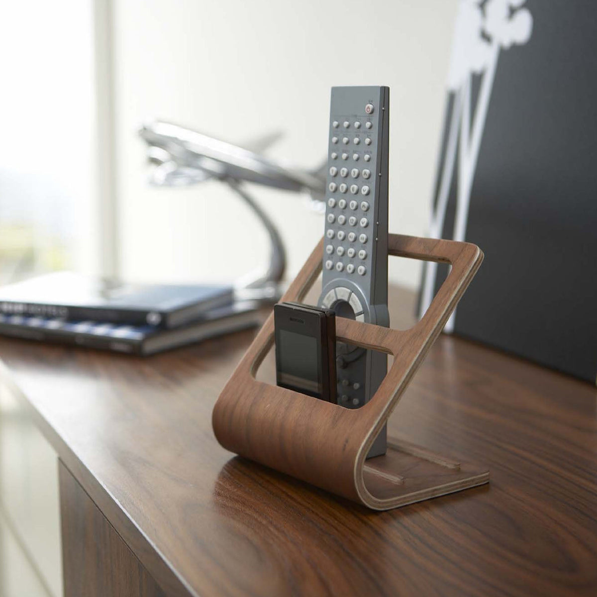 Yamazaki Rin Wooden Remote Control Rack, Curved Natural Wood Rack that Stands Long Remote Controls Steadily and Props a Phone, 15 x 12 x 15.5 cm and 150 g, Brown or Natural