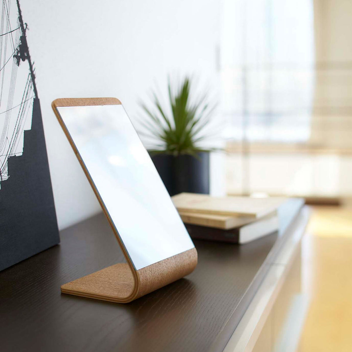 Yamazaki Rin Stand Mirror, Small Natural Wood Stand Mirror for a Last Look in the Entry Before You Go Out, 3 mm Glass, 23.3 cm Tall, 13 x 12 x 23.3 cm and 350 g, Natural