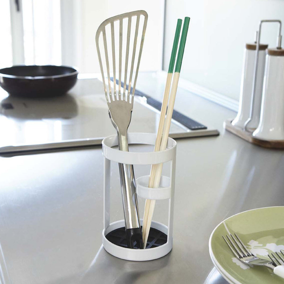 Yamazaki Tower Kitchen Tool Stand, Small Stand That Holds Cooking Tools Used Often, Thin Cooking Chopsticks Stand Straight, Silicone Mat Inside, 9 x 9 x 14 cm and 270 g, White
