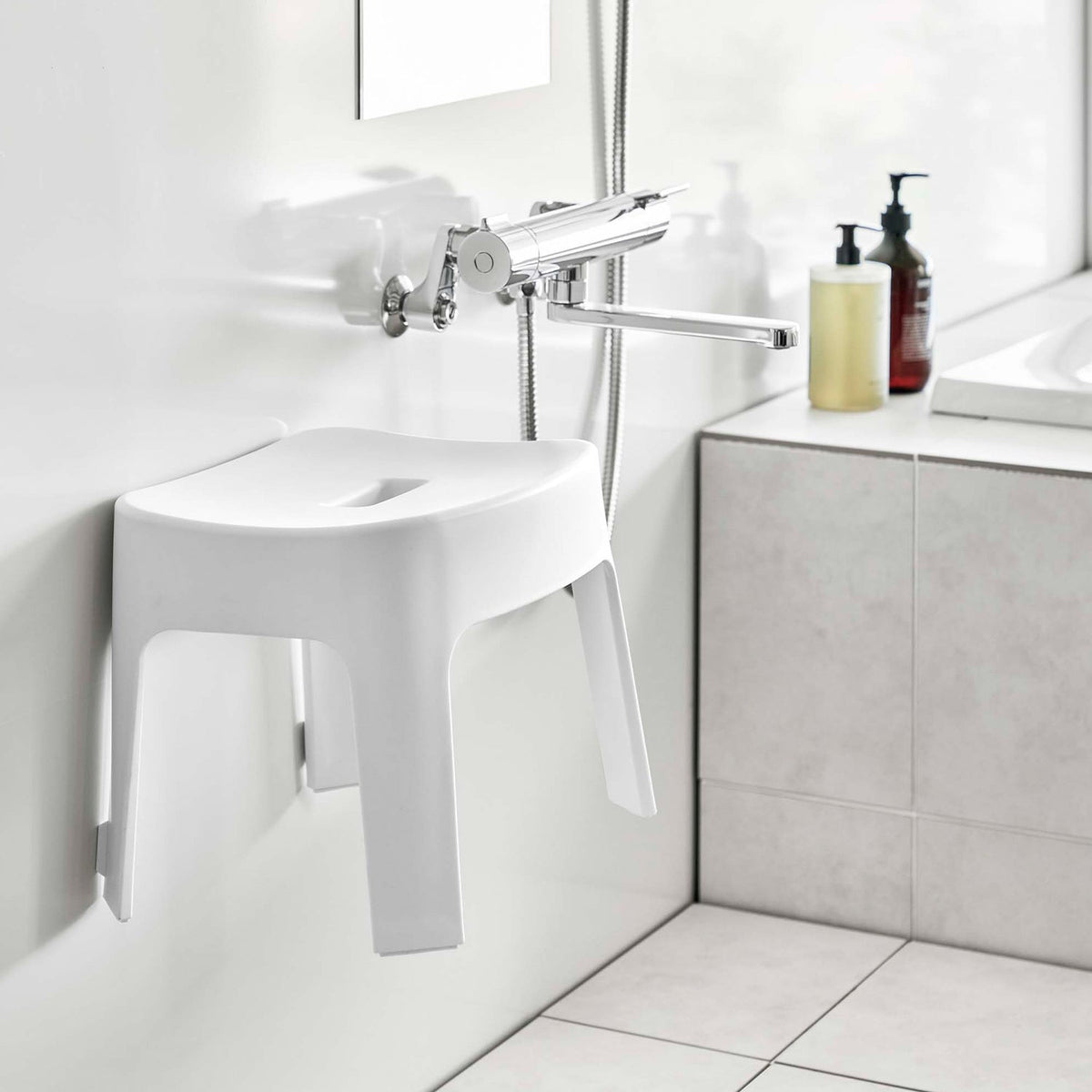 Yamazaki Tower Magnetic Bath Stool, 25 cm Seat, Bath Stool with a Built-In Magnet that Floats on a Steel Bathroom Wall, Seat 25 cm High, Holds 100 kg, 33 x 26.5 x 25.5 cm with a 25 cm seat and 1200 g, White or Black