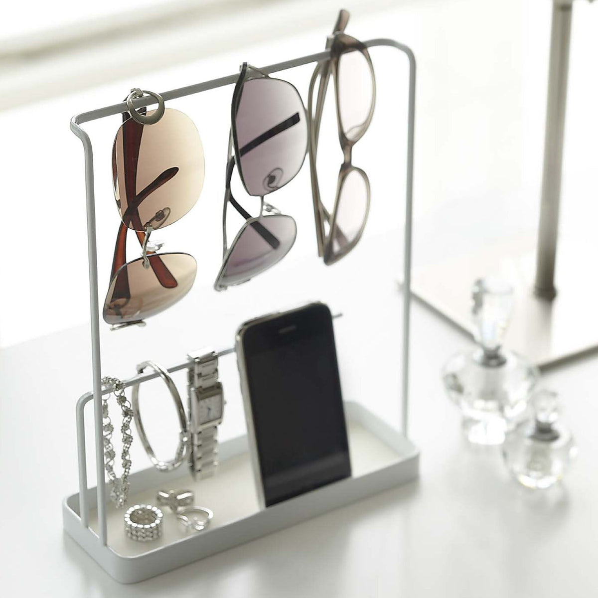 Yamazaki Tower Sunglasses and Accessory Stand, Compact Steel Stand that Hangs Sunglasses and Holds Accessories on a Matted Tray, 20 x 7.5 x 25.5 cm and 450 g, White or Black