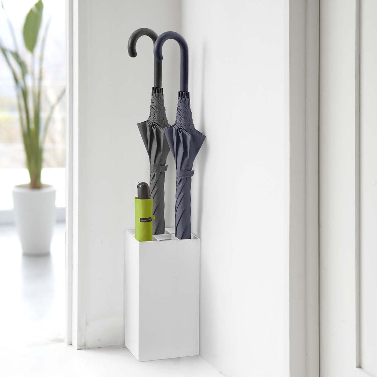 Yamazaki Smart Umbrella Stand for Six Umbrellas, Compact Steel Stand that Holds Six Umbrellas in a Small Footprint, Raise the Trays for Folding Umbrellas, 16.5 x 11 x 30 cm and 1700 g, White or Black