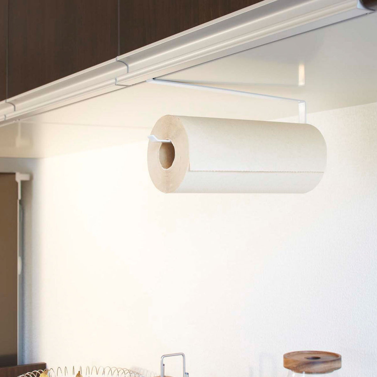 Yamazaki Tower Under-Cabinet Kitchen Paper Holder, Slim Holder That Slides Onto a Wall Cabinet Shelf and Hangs a Kitchen Paper Roll Under It With No Counter Space, Holds 500 g, 1.5 x 26 x 9.5 cm and 225 g, White or Black