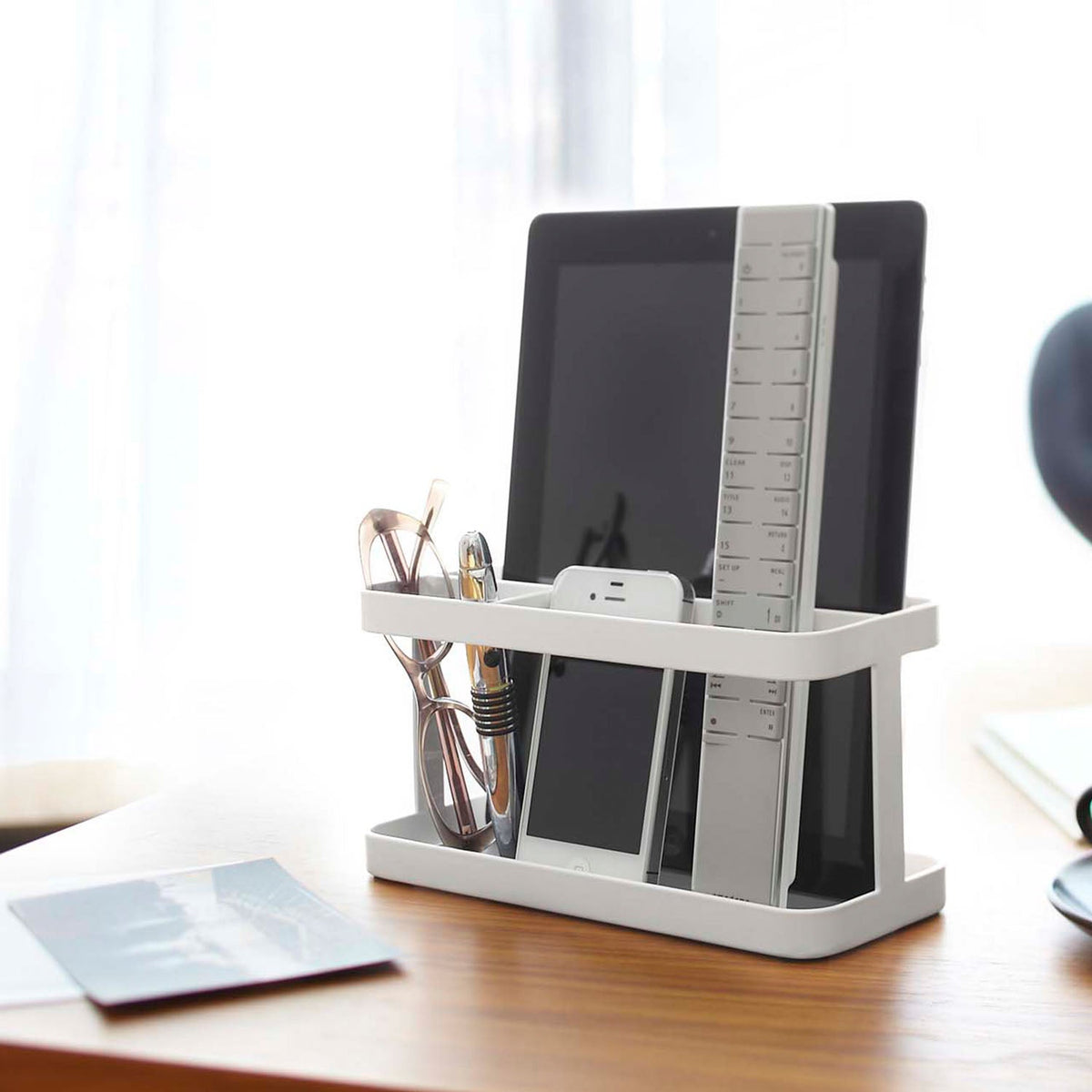 Yamazaki Tower Tablet and Remote Control Rack, Compact Steel Rack for a Tablet, Remote Controls and Glasses on the Living Room Table, 21 x 8.5 x 10.5 cm and 490 g, White or Black