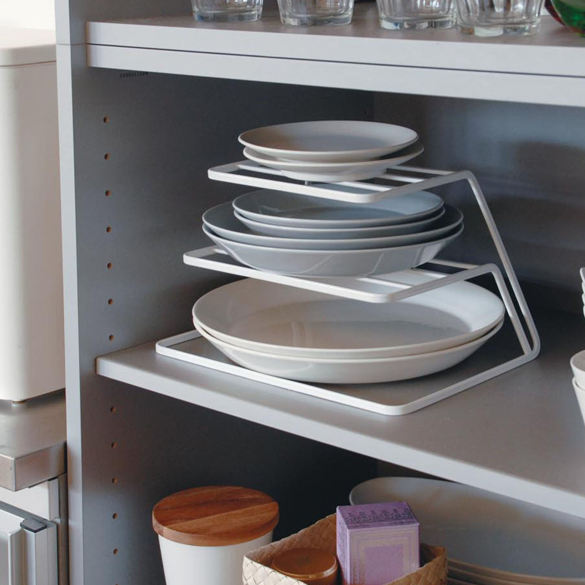 Yamazaki Tower Three-Tier Dish Storage Stand, Three-Tier Steel Stand That Splits Plates of 15 to 26 cm Into Three Levels, Holds 6 to 8 Per Tier, 1.5 kg Per Tier, 26.5 x 19.5 x 16.5 cm and 510 g, White or Black