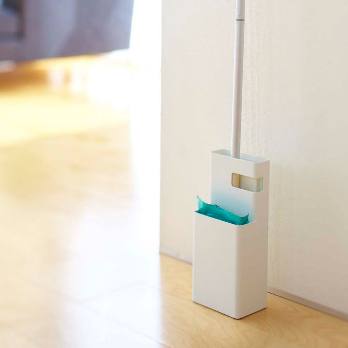 Yamazaki Tower Flooring Wiper Stand, Duo, Compact Steel Stand that Holds a Flooring Wiper Head Upright with Its Spare Sheets, 11 x 8.5 x 26 cm and 690 g, White or Black