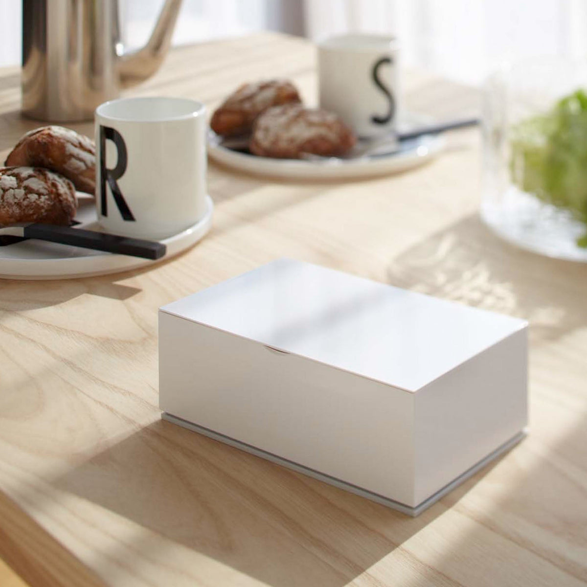 Yamazaki Veil Wet Wipe Case, Simple Flat Case for Flat-Type Refill Wet Wipes Up to 15.5 x 9.5 x 4.5 cm That Blends Into Any Room and Takes Little Space, 16 cm Wide, 16 x 10 x 6 cm and 230 g, White or Black