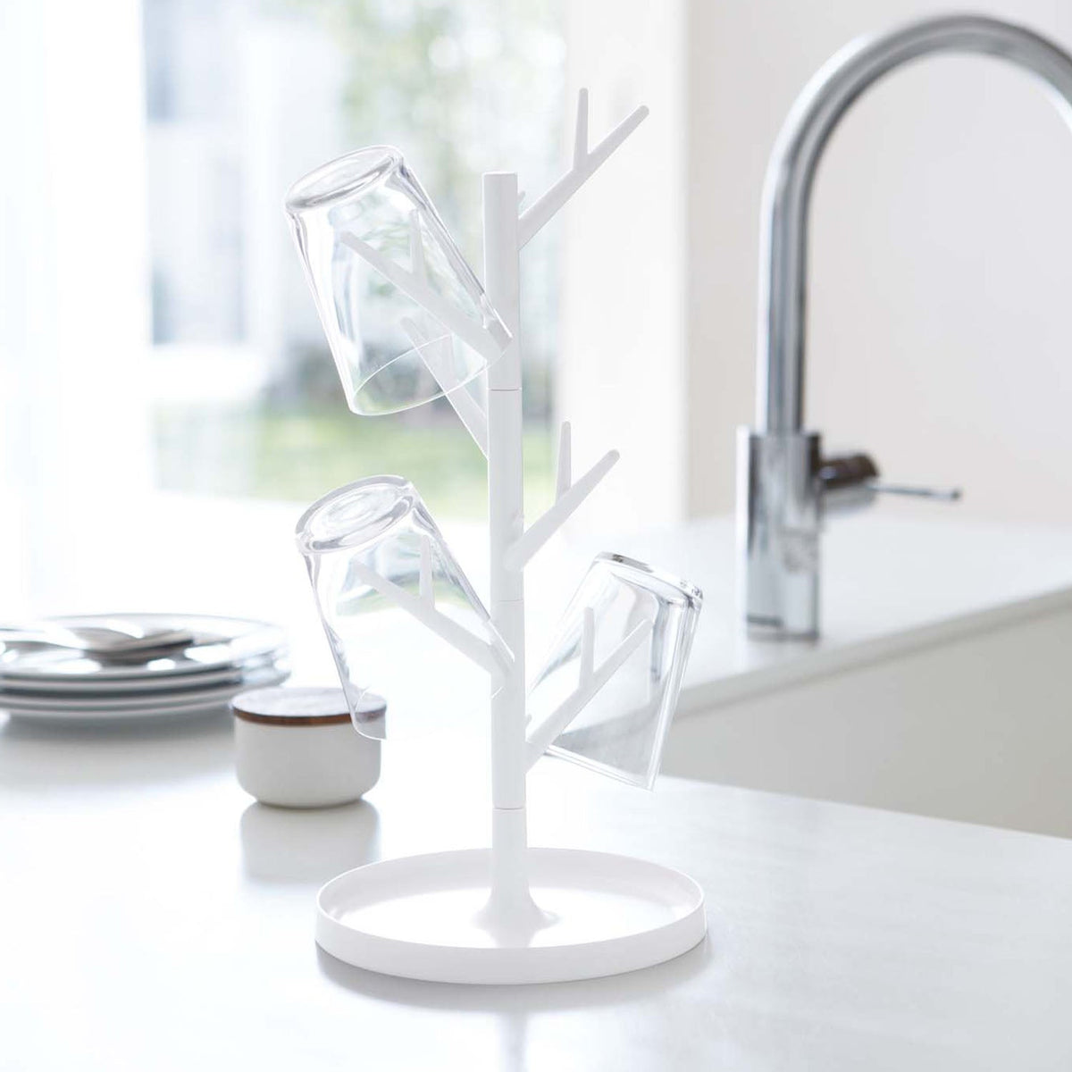 Yamazaki Tower Branch Glass Stand, Branch-Shaped Stand With a Water Tray That Dries Glasses Upside Down, Mugs Can Hang On It Too, Easy Assembly, Holds 500 g Per Hook, 16 x 16 x 34 cm and 140 g, White