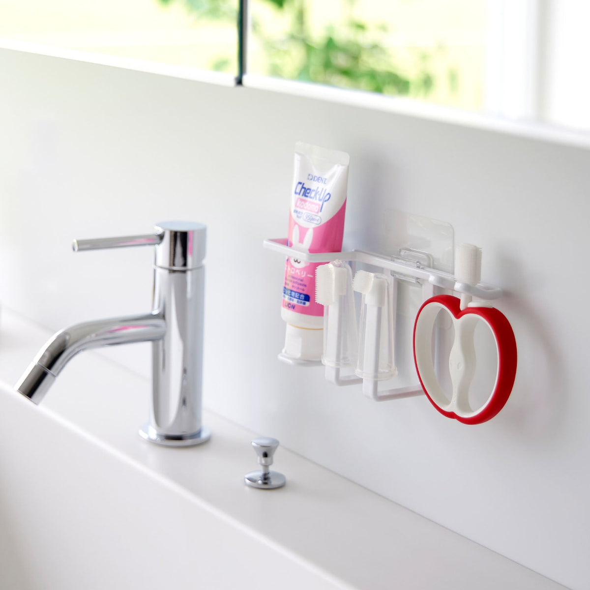 Yamazaki Tower Film-Hook Baby Toothbrush Set Holder, Holder That Sticks to a Glossy Washroom Wall by Film Hook and Keeps a Baby Toothbrush, Finger Brush and Gel Together, Holds 1 kg, 16.3 x 4.4 x 7.6 cm and 145 g, White or Black
