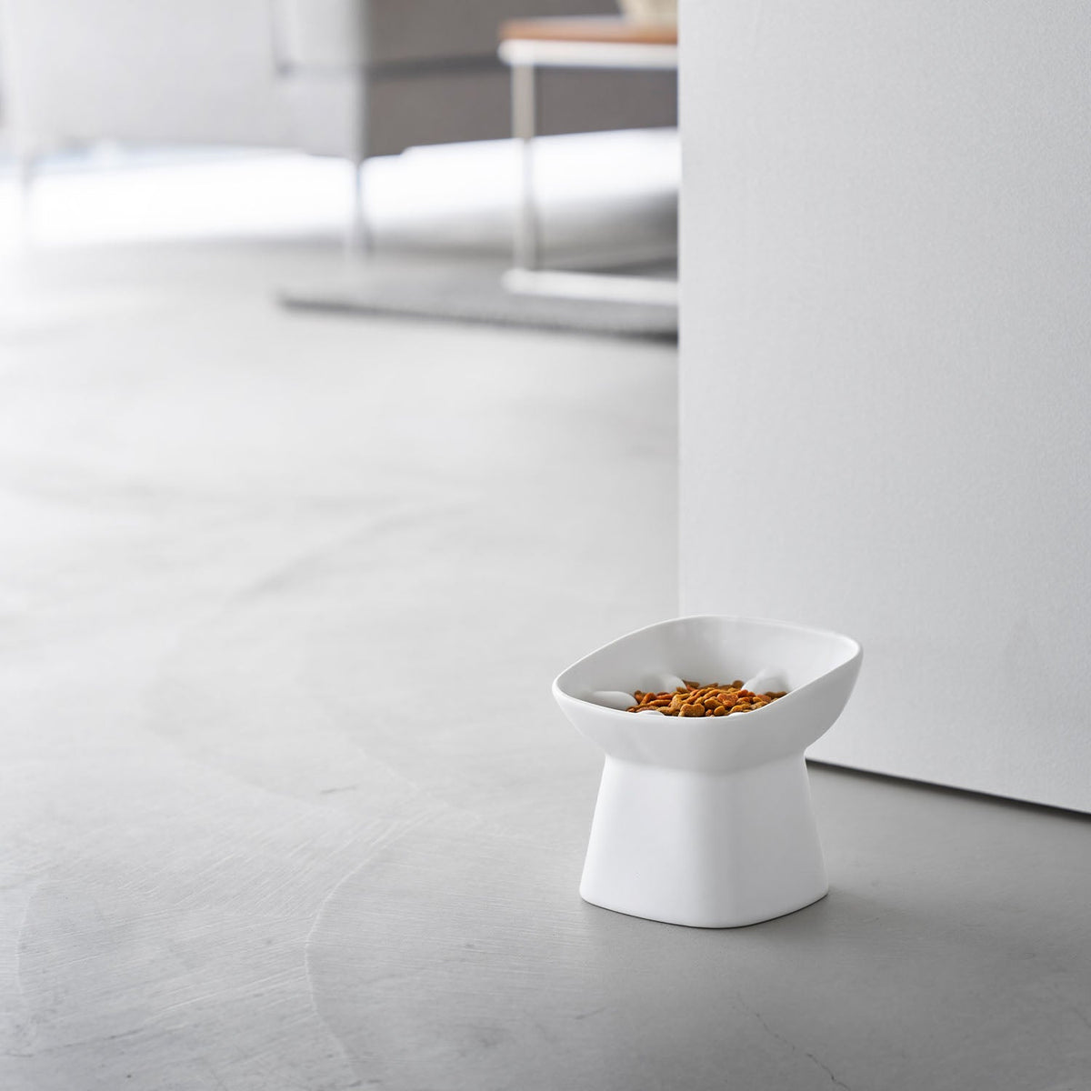 Yamazaki Nooks Slow-Feed Ceramic Pet Food Bowl Nooks Slanted H11.5, Slanted Ceramic Slow-Feed Bowl With Bumps That Slow Fast Eaters and a Slope to the Last Grain, 150 mL, Dishwasher and Microwave Safe, 12 x 12 x 11.5 cm and 600 g, White or Black