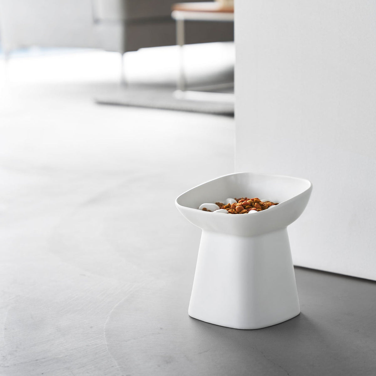 Yamazaki Nooks Slow-Feed Ceramic Pet Food Bowl Nooks Slanted H17, Tall Slanted Ceramic Slow-Feed Bowl With Bumps That Slow Fast Eaters and a Slope to the Last Grain, 250 mL, Dishwasher and Microwave Safe, 15 x 15 x 17 cm and 1175 g, White or Black
