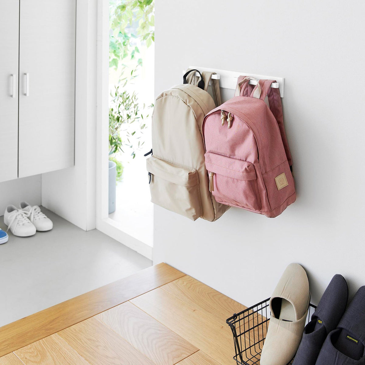 Yamazaki Tower Wall-Mounted Backpack Hanger Horizontal, Wall Rail for Hanging Backpacks in an Entrance, with Pins, Screws and 2 Hooks, 45 x 4.4 x 6.5 cm and 585 g, White or Black