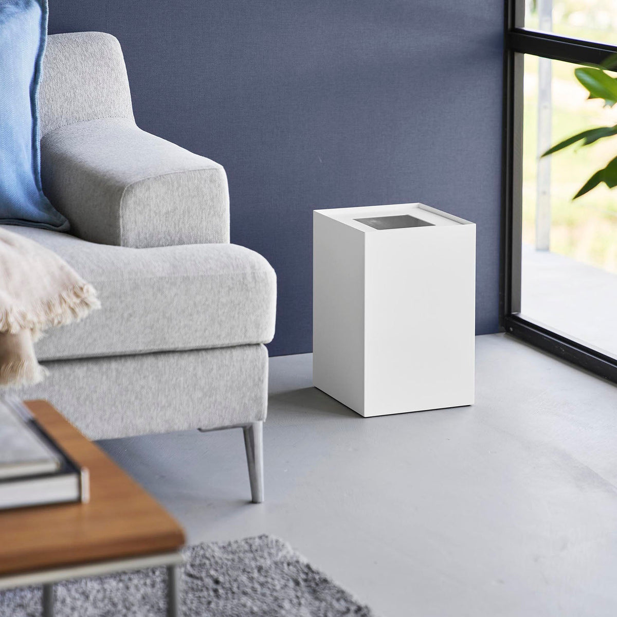 Yamazaki Tower Square Lidded Steel Trash Can 14 L, Square Steel Trash Can with a 14 L Capacity, a Lid and a Ring that Holds the Bag, 22 x 22 x 33.2 cm and 2600 g, White or Black