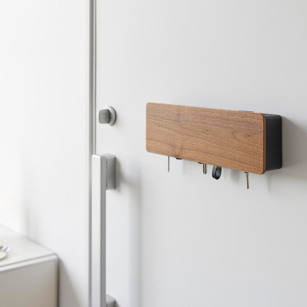 Yamazaki Rin Magnetic Key Holder with Wood Door, Long, Long Magnetic Box with a Natural Wood Door that Hides Keys and Holds Eight Hooks, 33 x 6 x 11 cm and 870 g, Brown or Natural