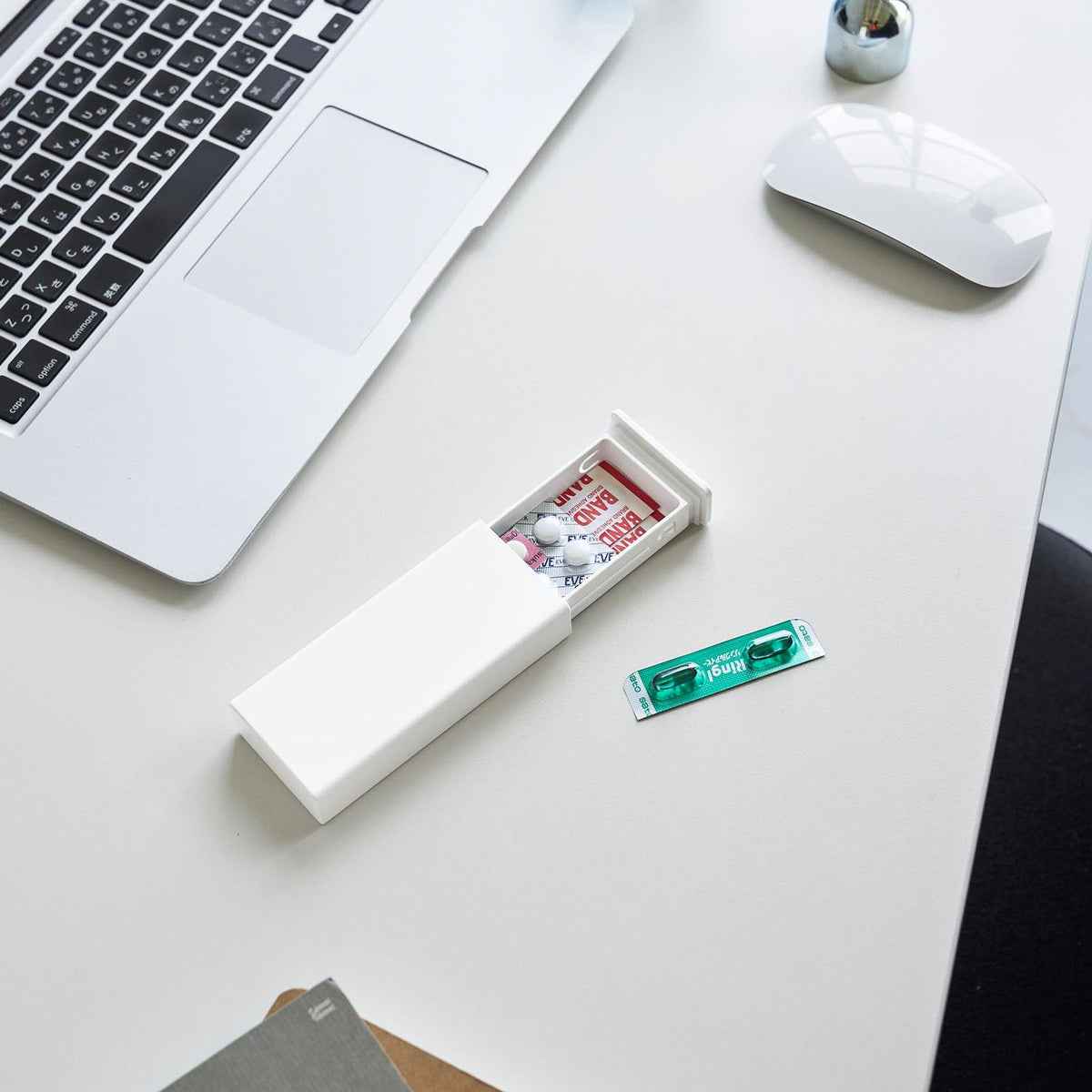 Yamazaki Tower Airtight Slim Pill Case, Slim Sliding-Lid Airtight Pill Case that Holds Tablet Strips, Plasters and Small Items, with a Silicone Seal, 11 x 4.9 x 2.2 cm and 55 g, White or Black