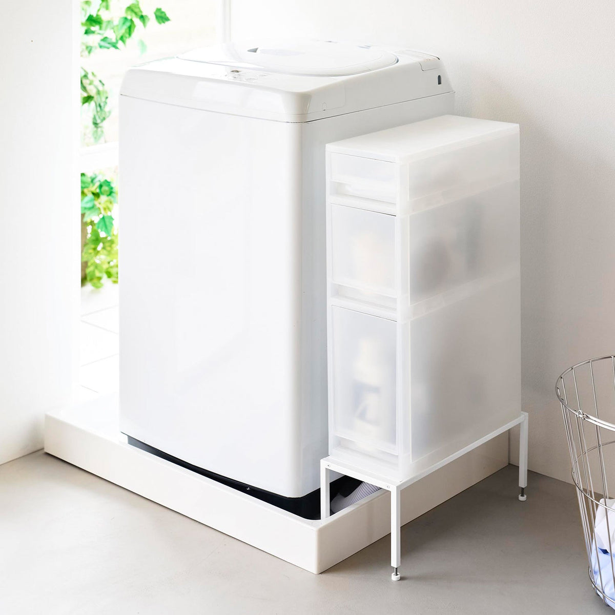 Yamazaki Tower Height-Adjustable Rack for Over a Washing Machine Pan, Adjustable-Height Steel Rack that Sits Over a Washing Machine Pan and Holds 10 kg, 18.4 x 44.5 x 15.8 to 17.8 cm and 1060 g, White or Black