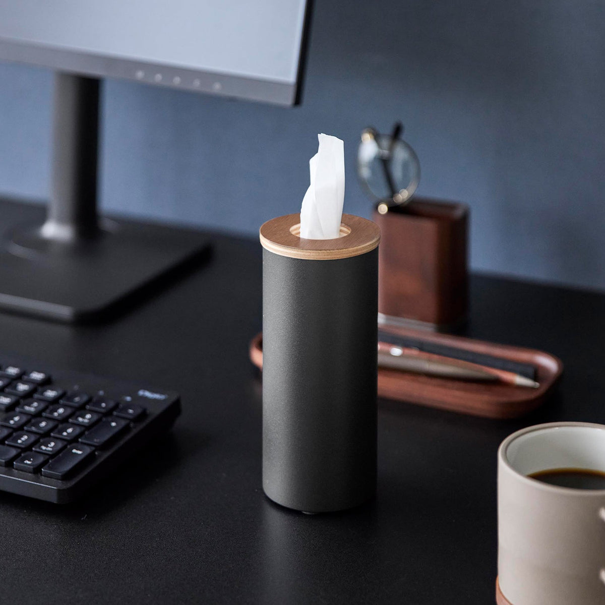 Yamazaki Rin Bottle-Shaped Half Tissue Case, Wood Lid, Bottle-Shaped Steel Case for Half-Size Tissues with a Natural Wood Lid, Fits a Car Cup Holder, 7 x 7 x 13.7 cm and 195 g, Brown or Natural