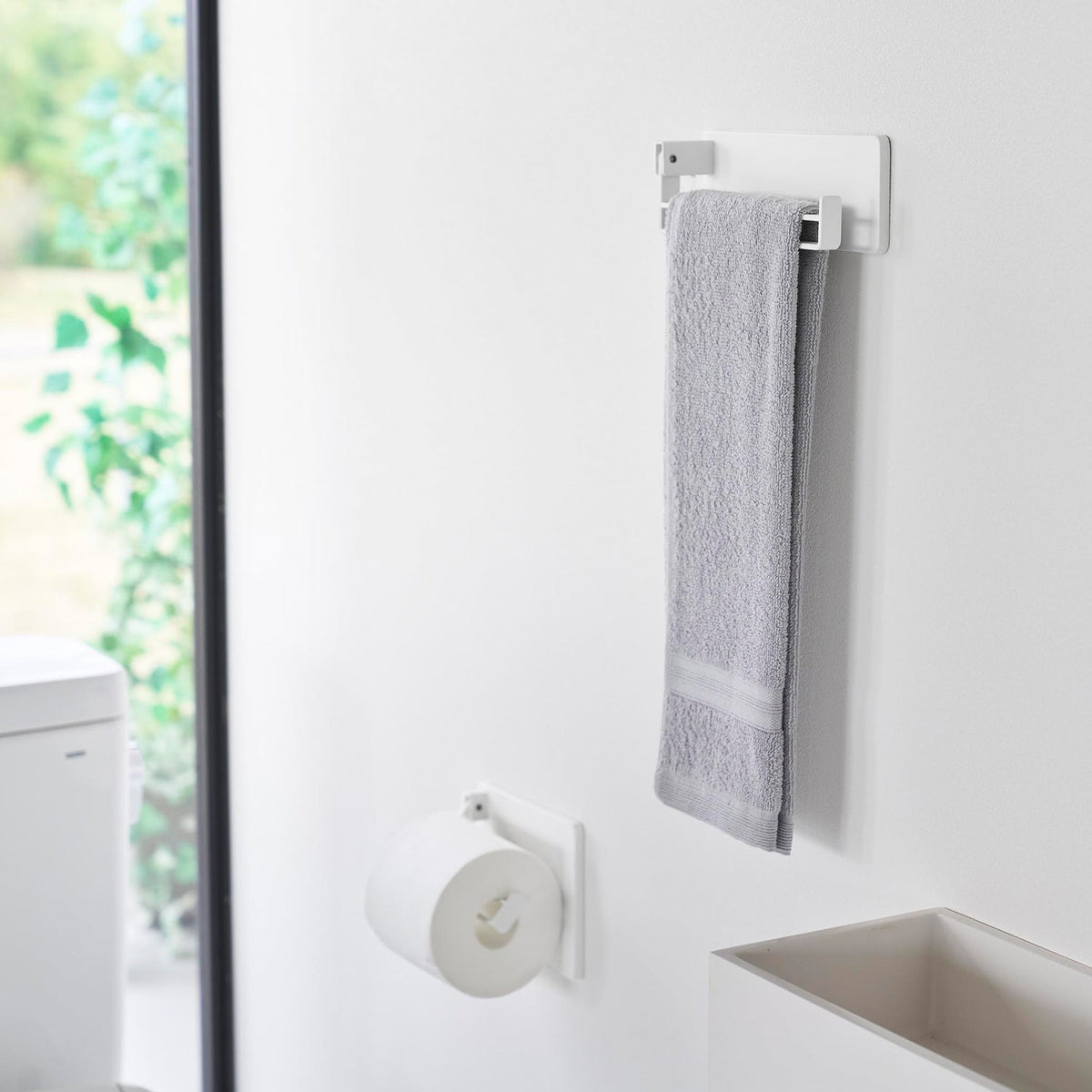 Yamazaki Tower Wall Towel Ring, Wall-Fixed Towel Ring with a Movable Ring, Plasterboard Pins and Wood Screws Included, 19.1 x 4.8 x 7.1 cm and 330 g, White or Black