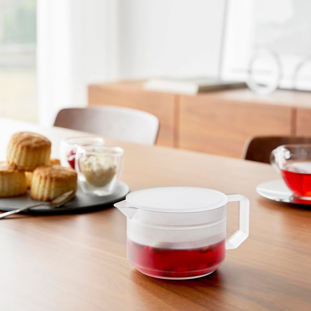 Yamazaki Tower Shatter-Resistant Teapot 300 mL, Tough Copolyester Teapot, 300 mL, with a Lid Strainer, Dishwasher and Microwave Safe, 10 x 13.9 x 7.1 cm and 135 g, White or Black