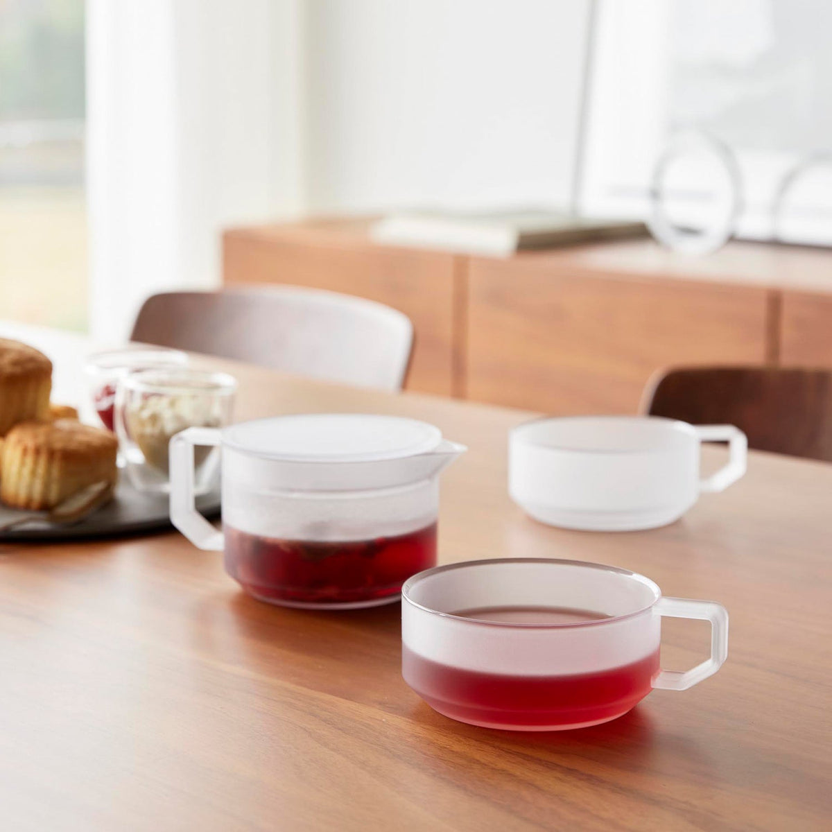 Yamazaki Tower Teapot 300 ml with Two Cups, Shatter-Resistant 300 ml Teapot with Two Cups that Stack, Strainer in the Lid, Pot 10 x 13.9 x 7.1 cm; cup 9.8 x 12.3 x 4.3 cm each and 265 g, White or Black