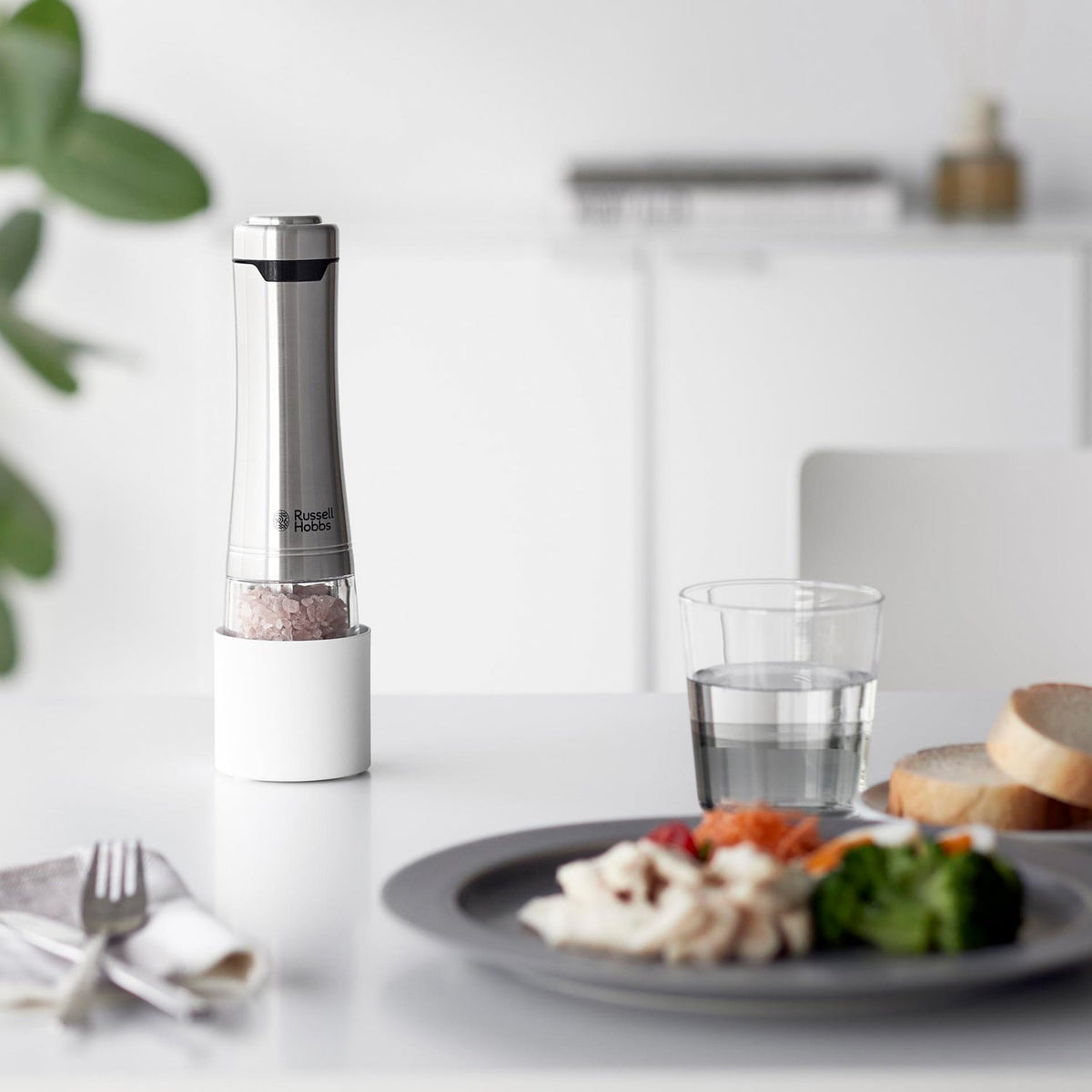 Yamazaki Tower Pepper Mill Holder, Steel Holder that Catches Pepper and Salt Falling from a Mill, Carry It between Kitchen and Table, 6.9 x 6.9 x 6.1 cm and 105 g, White or Black