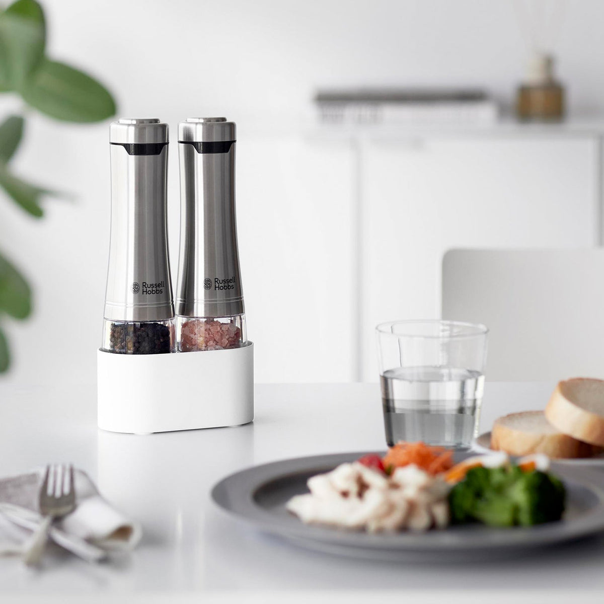 Yamazaki Tower Double Pepper Mill Holder, Steel Holder for Two Mills that Catches Pepper and Salt and Carries Both between Kitchen and Table, 12.7 x 6.9 x 6.1 cm and 215 g, White or Black