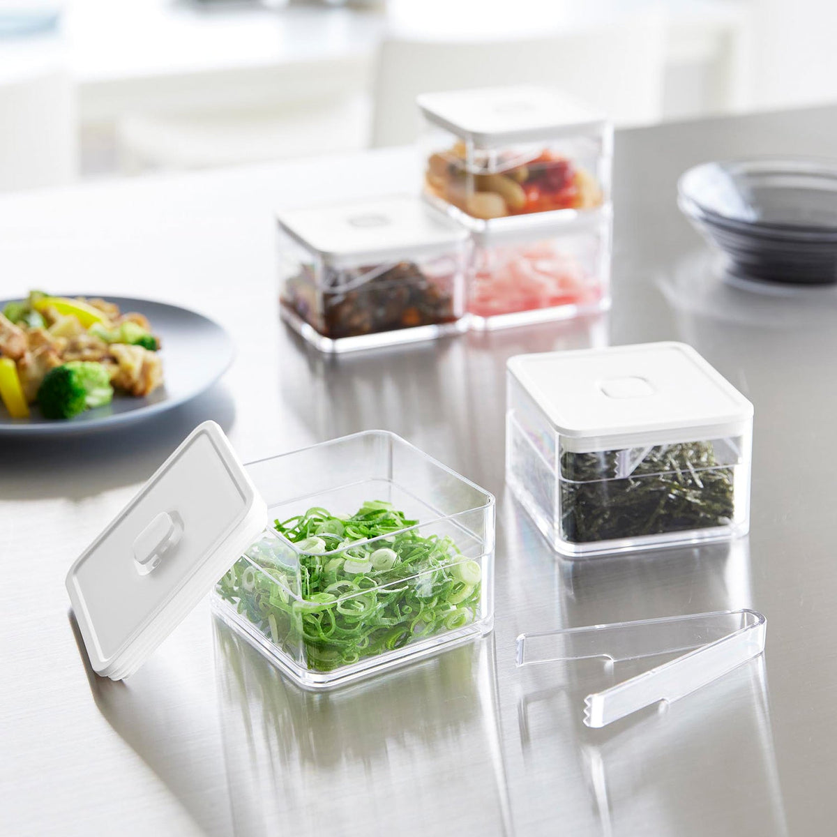 Yamazaki Tower Airtight Container 200 mL with Tongs, Small Airtight Container with a Push-Valve Lid, Seal and Mini Tongs for Sugar Cubes and Small Foods, 200 mL, 9.2 x 9.2 x 5.9 cm and 125 g, White or Black