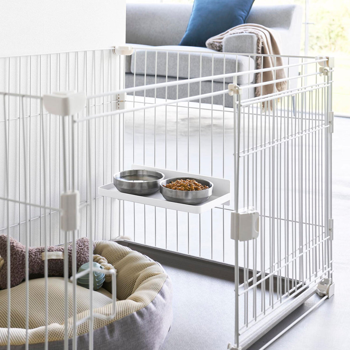 Yamazaki Nooks Food Bowl Tray for Pet Cages Nooks, Tray That Attaches to a Pet Cage at a Height Your Pet Eats at Comfortably and Moves as Your Pet Grows, Holds 2 kg, Bowls Not Included, 30.8 x 17.9 x 6.6 cm and 275 g, White or Black
