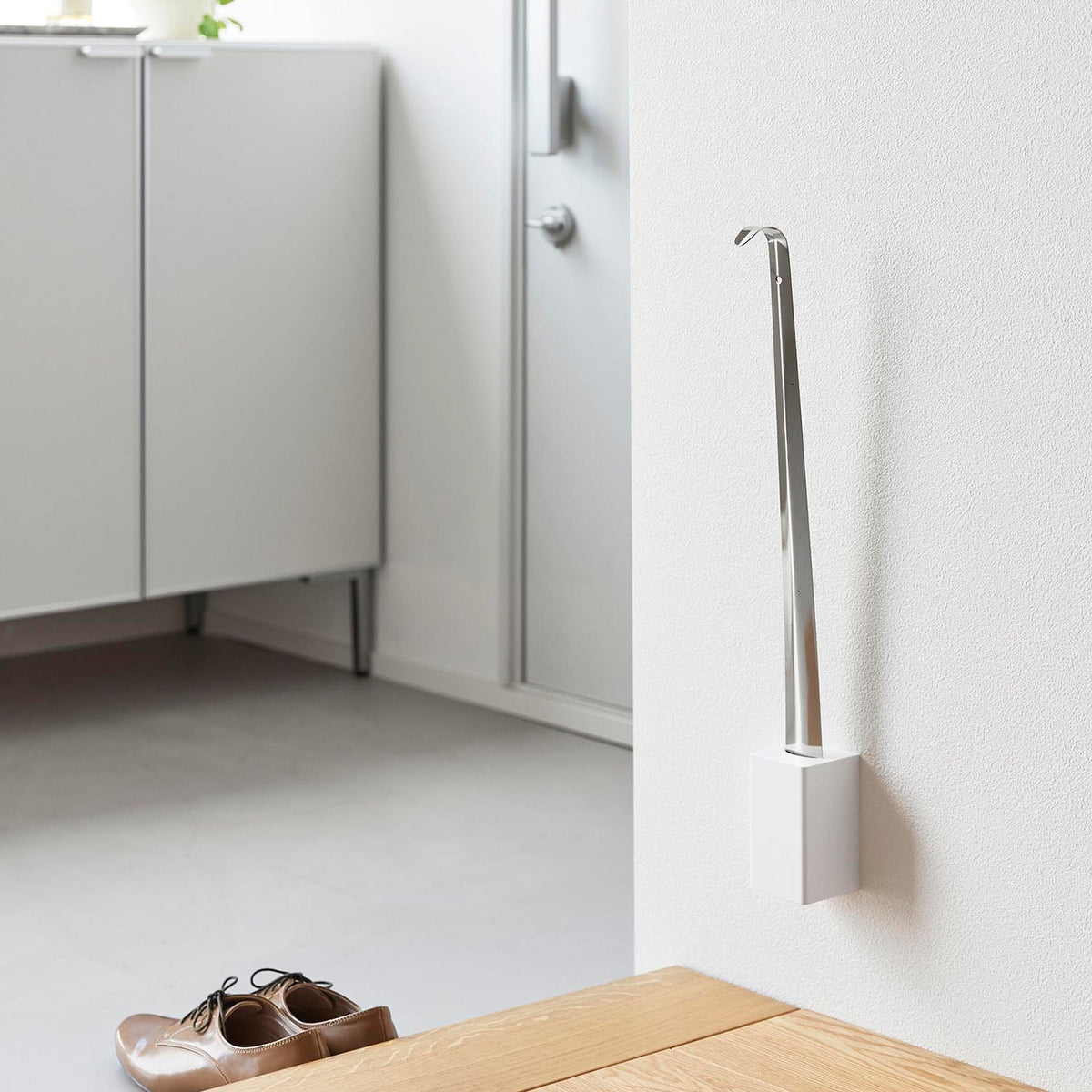 Yamazaki Tower Wall Shoehorn Stand, Wall-Mounted Stand that Keeps a Shoehorn at a Convenient Height, with Plasterboard Pins and Wood Screws, 6.2 x 6.1 x 10.5 cm and 120 g, White or Black
