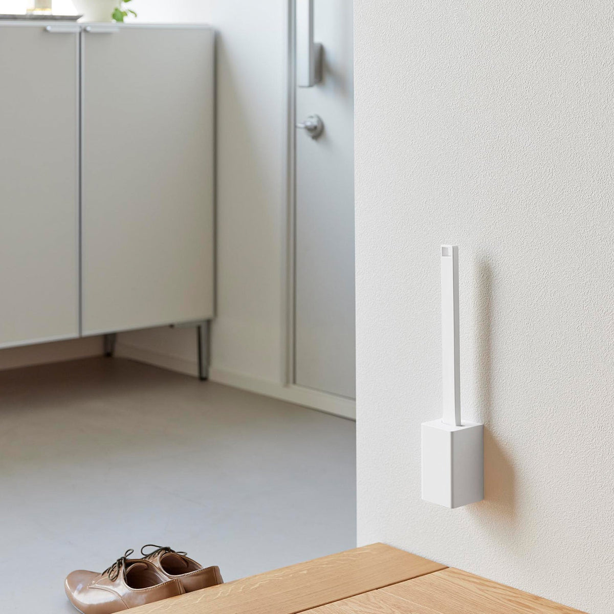 Yamazaki Tower Wall-Mounted Shoehorn Stand Set, 35 cm, 35 cm Shoehorn on a Wall Stand, Fixed with Pins or Screws, Overall 6.2 x 6.1 x 35.3 cm; stand 6.2 x 6.1 x 10.5 cm; shoehorn 4.3 x 2.9 x 35 cm and 210 g, White or Black