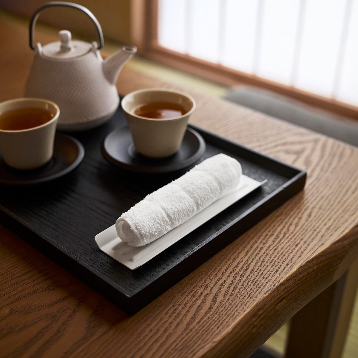 Yamazaki Tower Stainless Steel Hand Towel Tray, Slim Stainless Steel Tray for a Rolled Wet Hand Towel at the Table, Stackable, Heat Resistant to 100 C, 17.5 x 5.6 x 1 cm and 95 g, White or Black