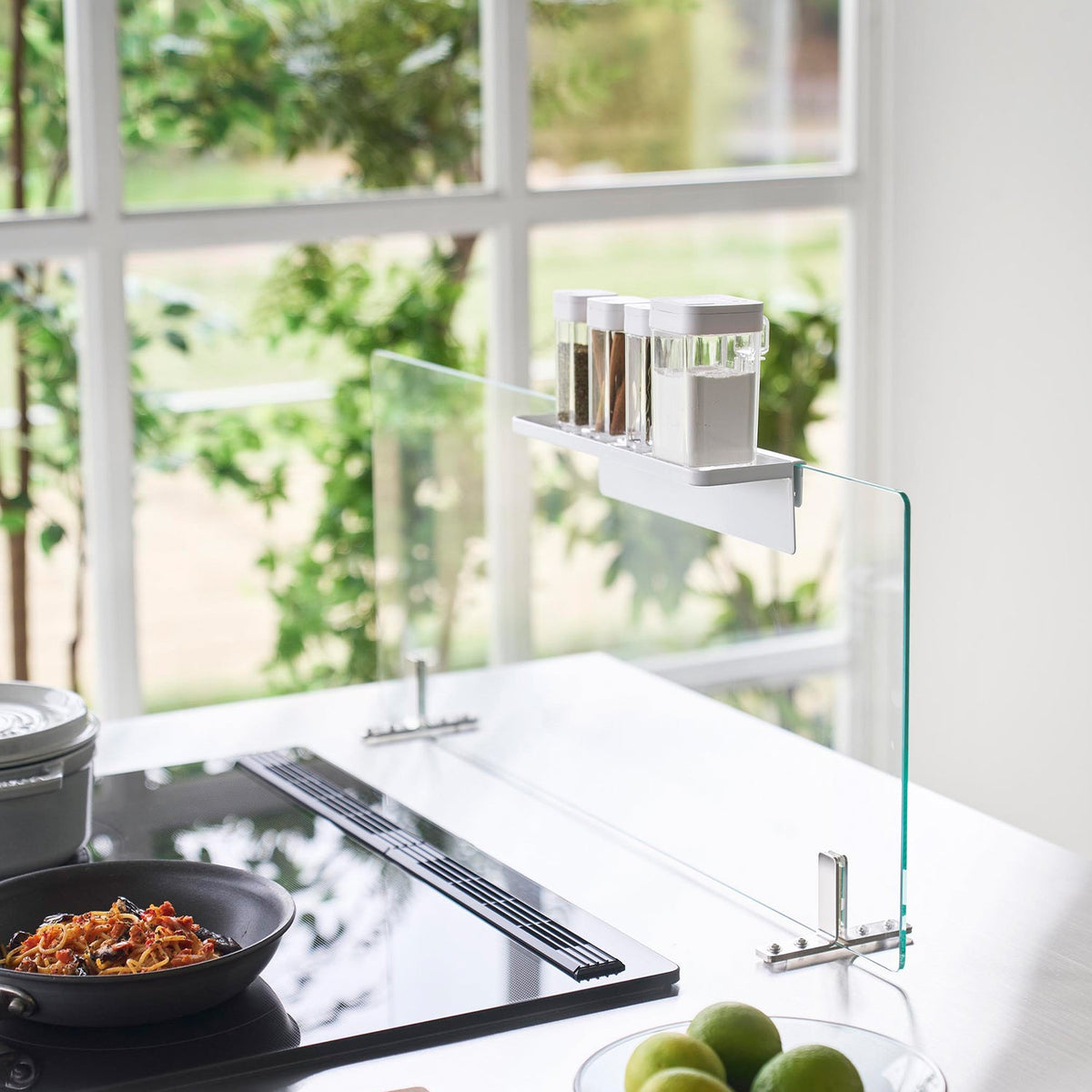 Yamazaki Tower Seasoning Tray for Glass Range Guard, Steel Tray that Hooks onto a Fixed Glass Range Guard for Seasoning Bottles up to 11 cm High, for Induction Cooktops Only, 25 x 8.2 x 6 cm and 385 g, White or Black