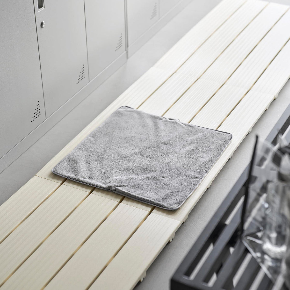 Yamazaki Tower Swimsuit Changing Sheet That Folds into a Pouch, Square Sheet That Soaks Drips From a Swimsuit Change and Folds Into a Pouch for the Wet Suit, 45.5 x 46 cm; 22.5 x 22.5 cm folded and 100 g, Light Gray or Black