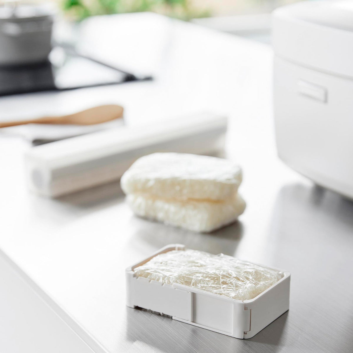 Yamazaki Tower Expandable Freezer Wrap Rice Guide, Expandable Frame that Measures and Shapes Rice into Even Squares for Freezing in Plastic Wrap, Dishwasher Safe, 8.9-12.9 x 8.2 x 3.3 cm in use and 35 g, White or Black