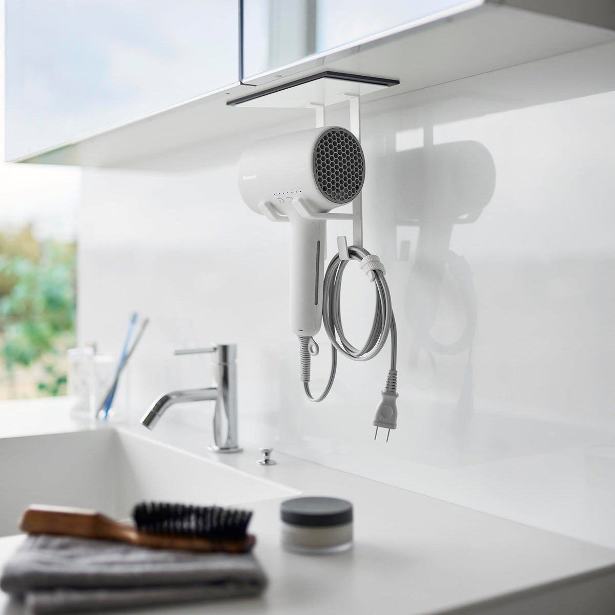 Yamazaki Tower Magnet Hair Dryer Holder for Under a Washroom Cabinet, Steel Holder on a Magnet Sheet for Hair Dryers and Cords, 18.1 x 8.1 x 17.7 cm and 600 g, White or Black