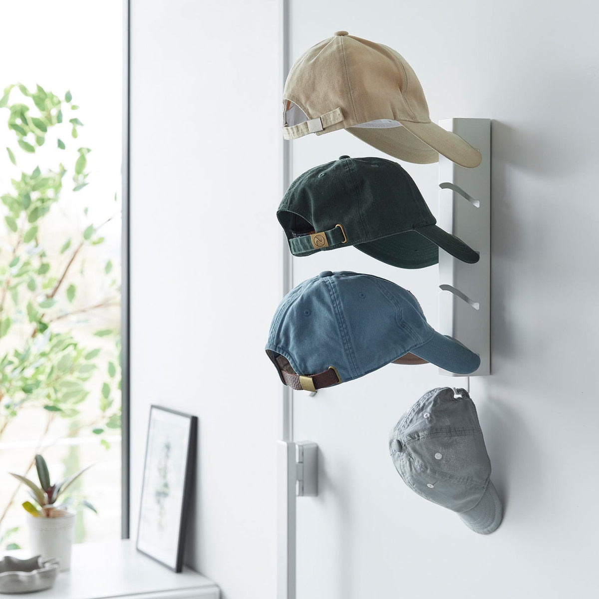 Yamazaki Tower Magnetic Cap Holder, 5 Tiers, Slim Magnetic Strip that Stores Up to Five Caps on a Steel Wall, 6 x 5.1 x 33 cm and 580 g, White or Black