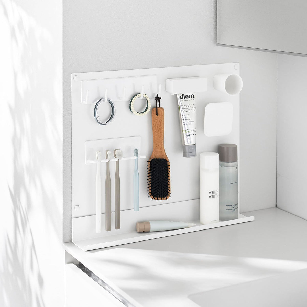 Yamazaki Tower Washroom Side Steel Panel with Tray, Wall Panel for Magnet Holders and Hooks, with a Tray, 42 x 6.4 x 35 cm and 1650 g, White or Black