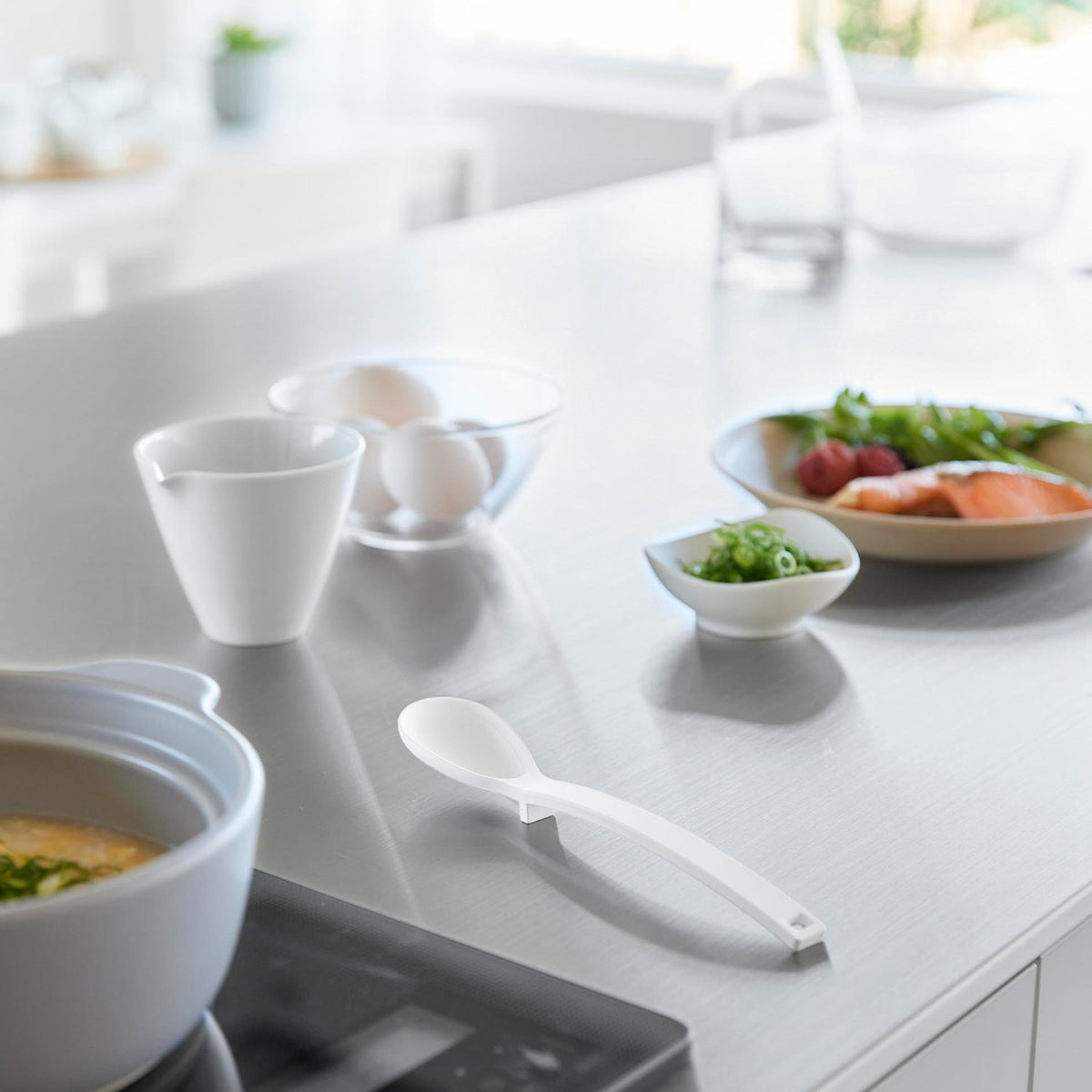 Yamazaki Tower Silicone Measuring Spoon Ladle, 15 mL, Silicone Spoon that Measures 15 mL, Cooks and Eats, Heat Resistant to 220 C and Dishwasher Safe, 4 x 2.4 x 20 cm and 25 g, White or Black