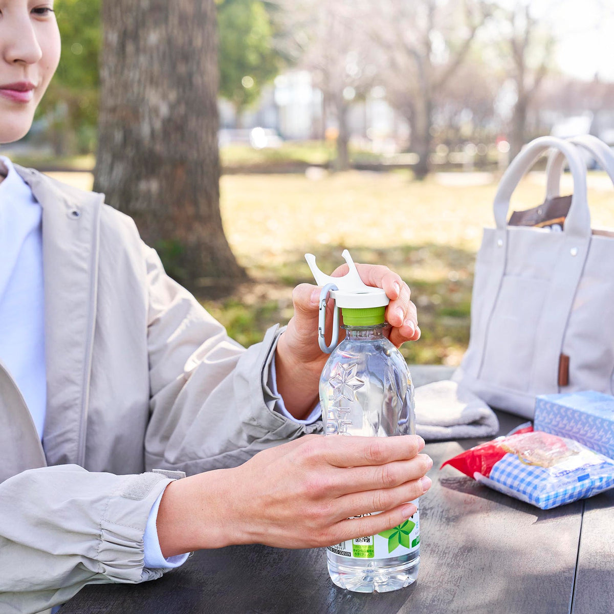 Yamazaki Tower Bottle Holder with Cap Opener, Two-Way Holder that Grips a Bottle Neck and Opens a Stuck Cap, for Bottles up to 1 L, with a Hook Ring, 3.9 x 7.6 x 3.4 cm and 9 g, White or Black