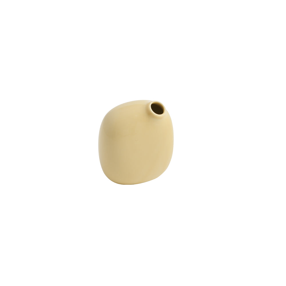 KINTO SACCO Porcelain Bud Vase 02, SACCO Porcelain Bud Vase 02 in White, Yellow or Pink, Porcelain Vase Holding 180 mL, Dishwasher Safe, Made in Japan, 8 x 5 x 9.5 cm and 150 g, White or Yellow or Pink