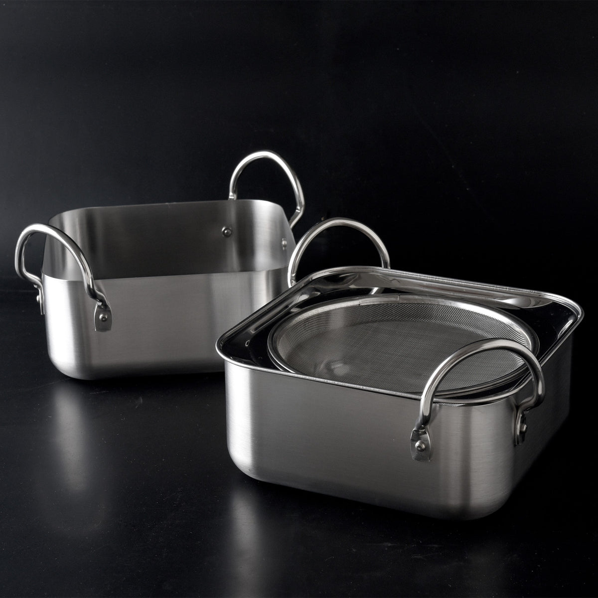 GraSUS Square Frying Pot and Oil Pot 16 cm, Square Stainless Frying Pot With a Second Pot That Doubles as an Oil Pot, Draining Tray Included, Dishwasher Safe, 19 x 19 x 14.5 cm stacked and 840 g, Stainless