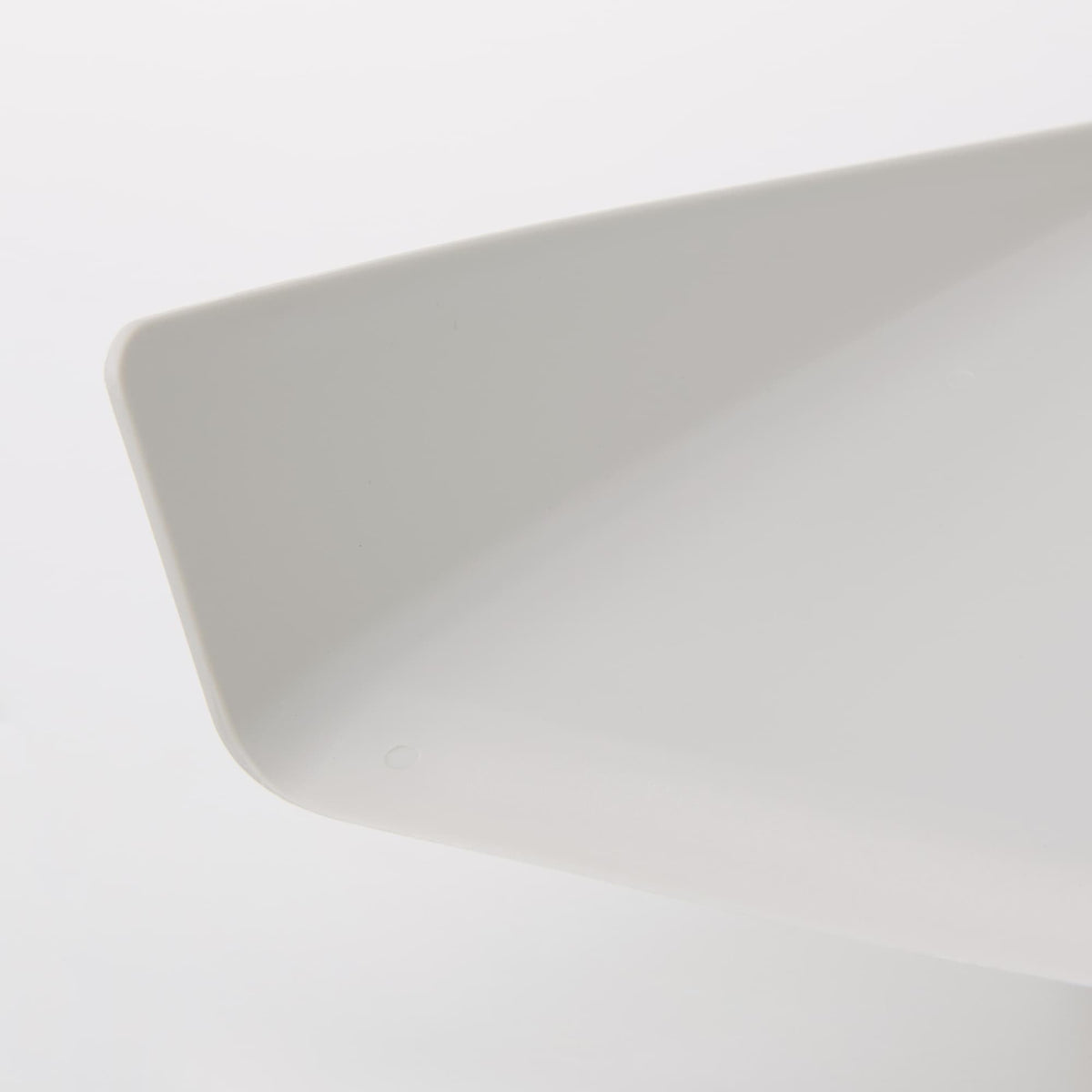MUJI Desktop Broom with Dustpan, Compact Self-Standing Set with Horsehair Bristles, 16 x 4 x 17 cm and 90 g, White