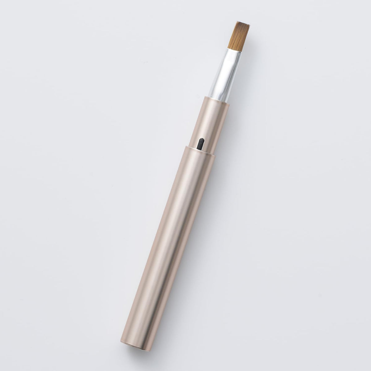 KAI Mini Maru Flat Lip Brush KQ2208, Kumano Brush Slide-Cap Portable Lip Brush with Sable Hair for a Clean Lip Line