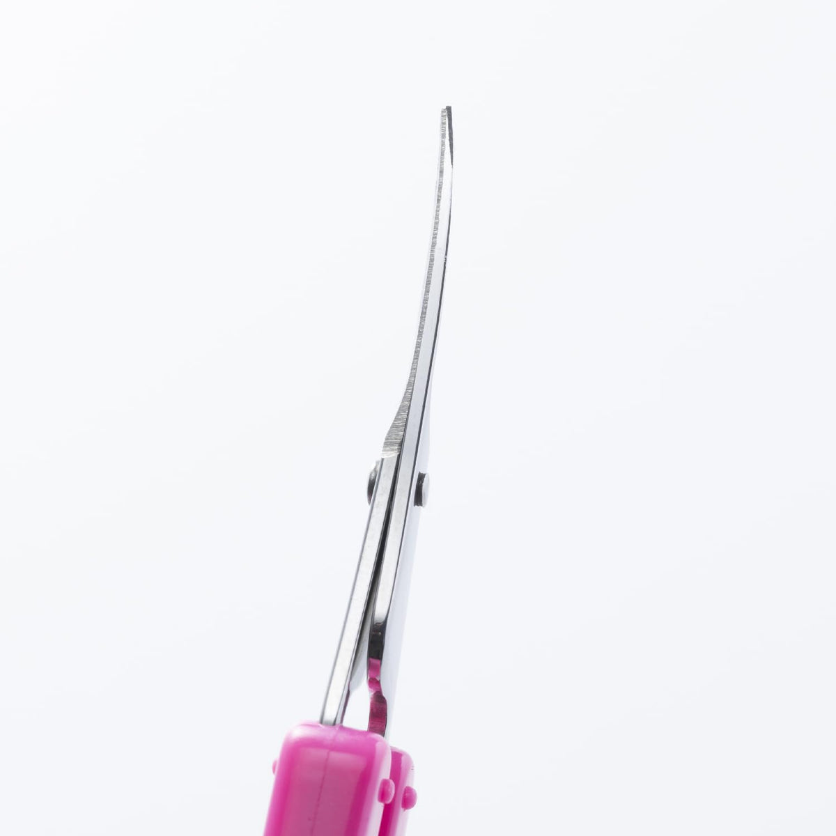 KAI Thin-Blade Stylish Eyebrow Scissors KQ3103 with Cap, Slim Curved Stainless Steel Blade for Brows and Unwanted Hair, Pink