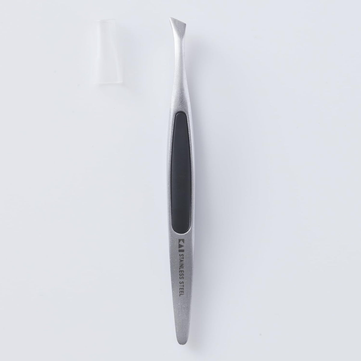 KAI Groom! Men's Flat-Tip Tweezers with Non-Slip Grip, Stainless Steel Fine Hair Tweezers HC3021