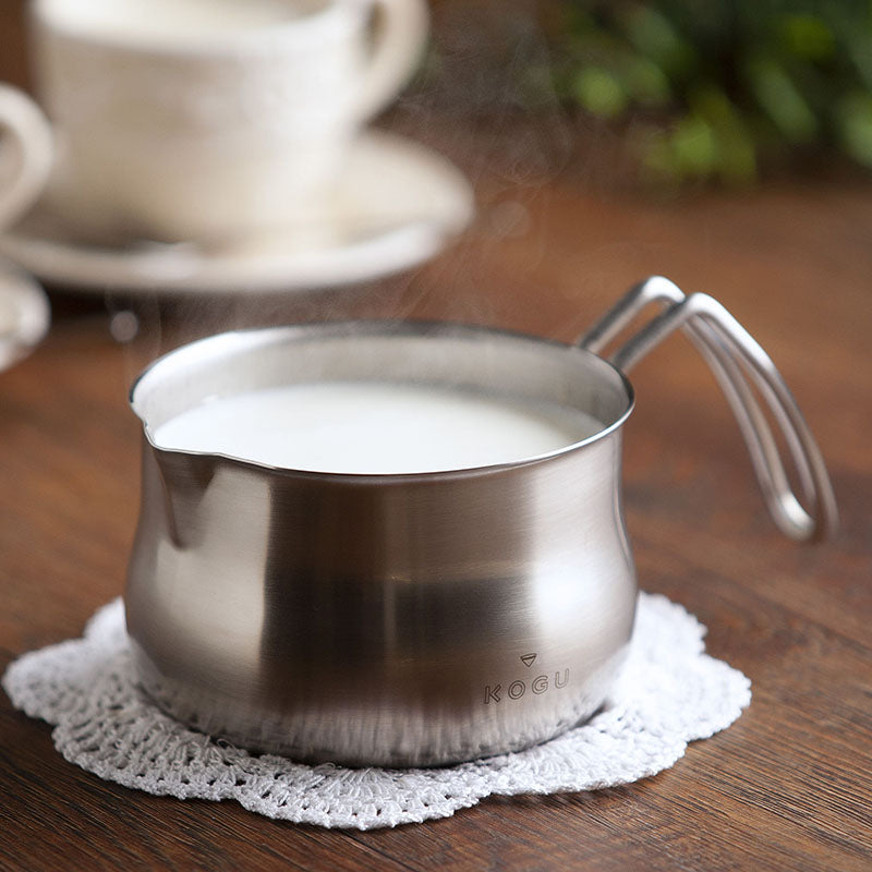 GraSUS Milk Pan 1 L, Stainless 1 L Milk Pan With a Kettle-Style Handle That Pours Easily Into a Dripper or Cup, Marked Every 100 mL, Right Size for Soup for Two or Three, Gas Flame Only, Made in Japan, 20.5 x 13.3 x 9.5 cm and 300 g, Stainless