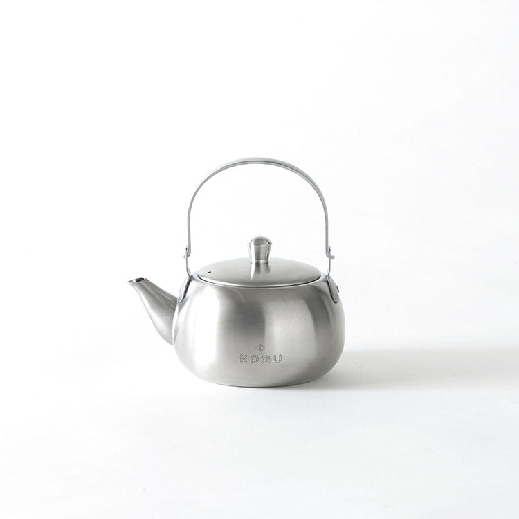 GraSUS Stainless Teapot 500 mL, Stainless 500 mL Teapot With a Built-In Strainer That Is Lighter Than Ceramic and Does Not Break When Dropped, Not for Gas or Induction, Made in Japan, 14 x 11.2 x 14.2 cm and 265 g, Stainless